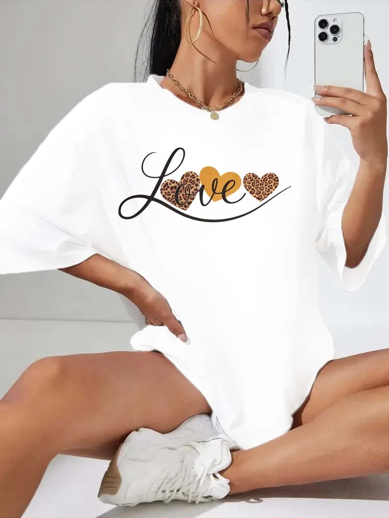 

Plus Size Love Heart Leopard Pattern Tee for Graceful Stylish Vibes