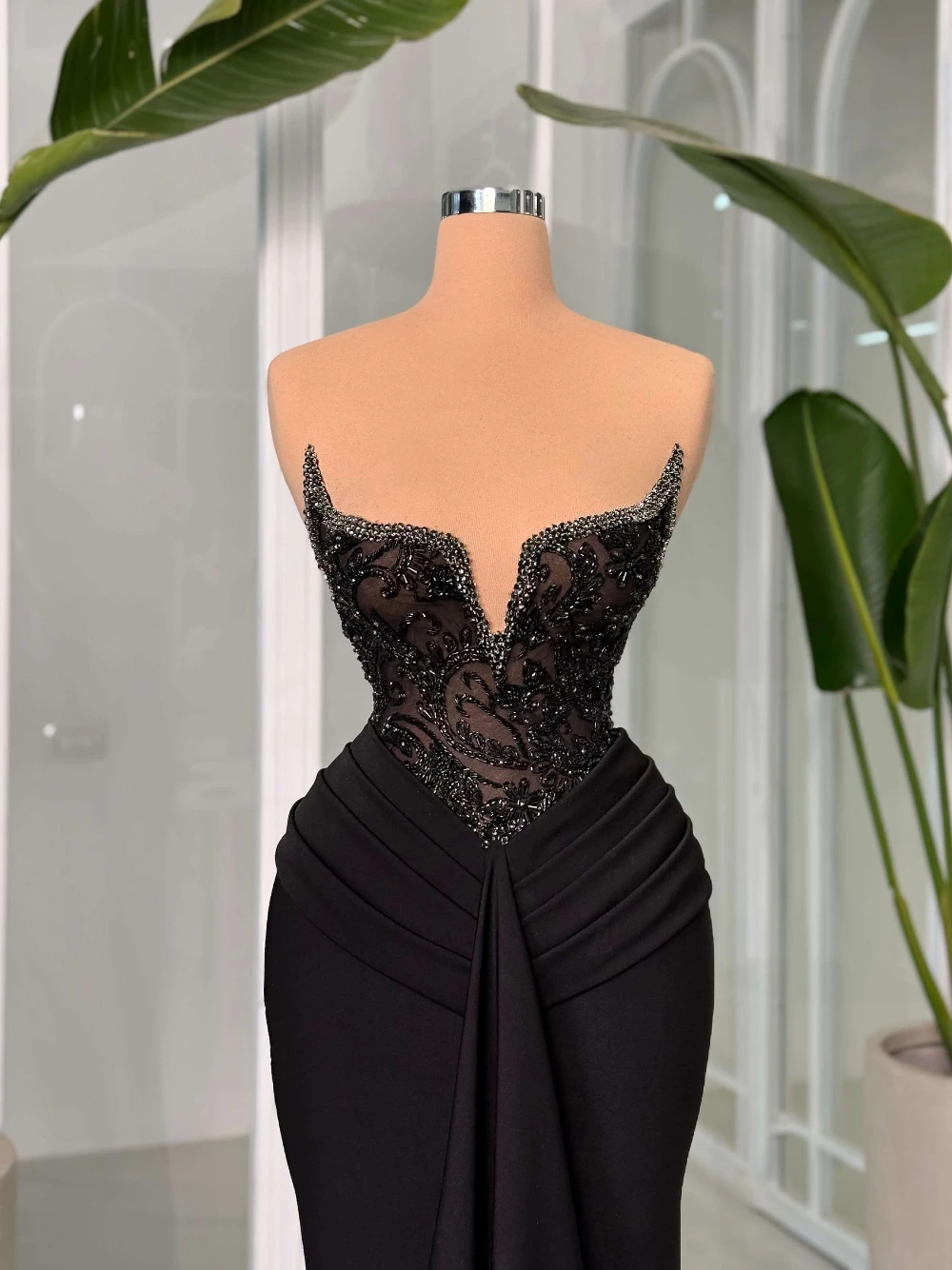 Delicate Black Mermaid Prom Dress With Beaded Lace Bodice Sexy Spaghetti Strap Evening Gown For Formal Party Customized