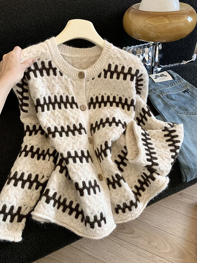 

New Artistic Loose Knitted Coat Sweater Women's Retro Wave Striped Round Neck Autumn/Winter Cardigan Top Women