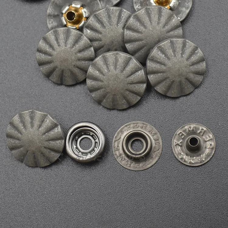 

Imported From Japan, Four-in-one Buckle, Large White Buckle, Snap Button, Chrysanthemum, Retro Black and Ancient Silver PERMEX.