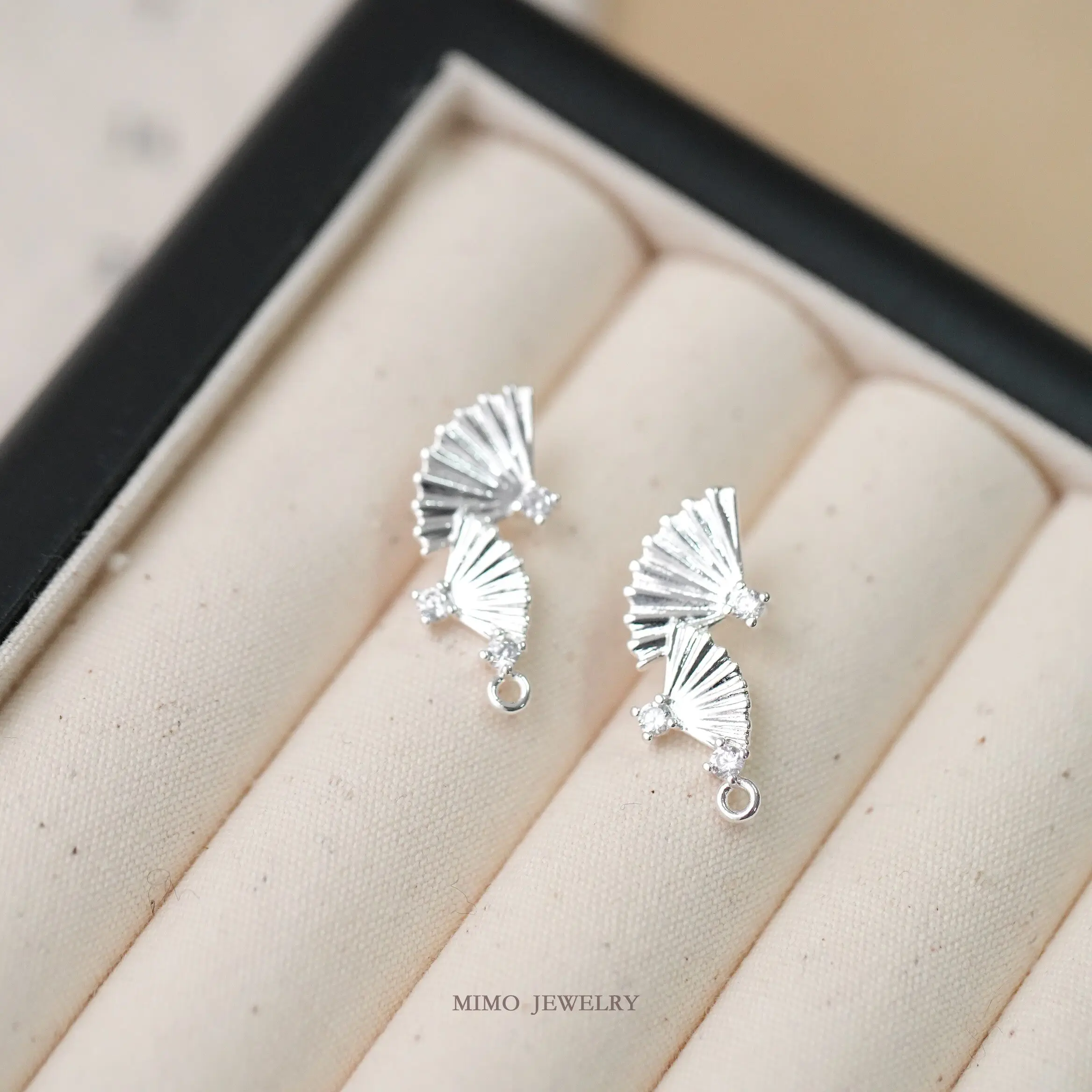 

Copper Plated Gold Design Double Fan With Diamond Inlaid Folding Fan Ear Clips DIY Earrings Making Supplies Jewelry Accessories