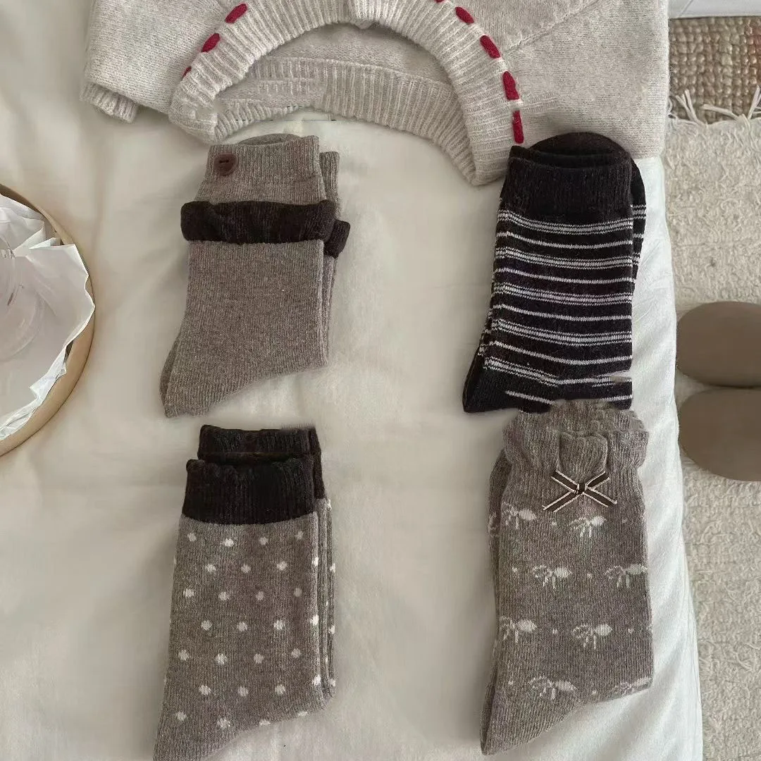 4 Pairs Women's Socks Set Winter Thick Socks Warm Boneless Wool Socks Stacking Socks Mid Tube Socks Fashion Elegant Versatile