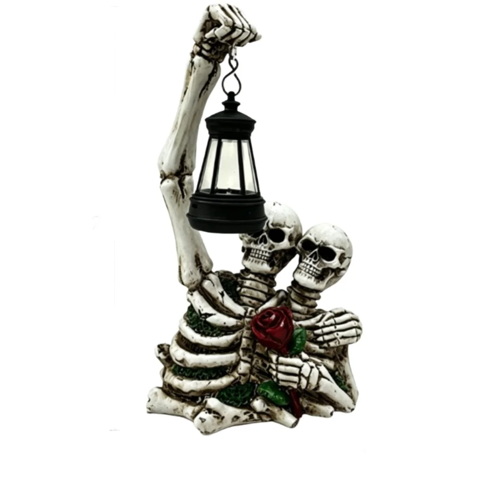 Outdoor Solar Skeleton Lovers Figurine with Lantern for Garden Decor Gothic Theme Resin Statue 13x10x24cm Weatherproof