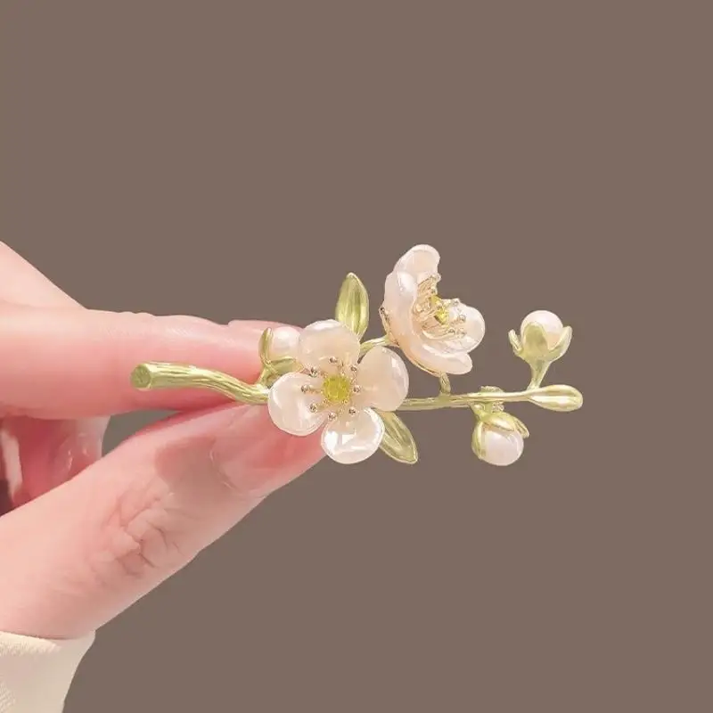 ●Elegant Jasmine Flower Brooches For Women Fashion Plant Pearl Brooch Vintage Clothing Decoration Party Gifts Jewelry Accessory