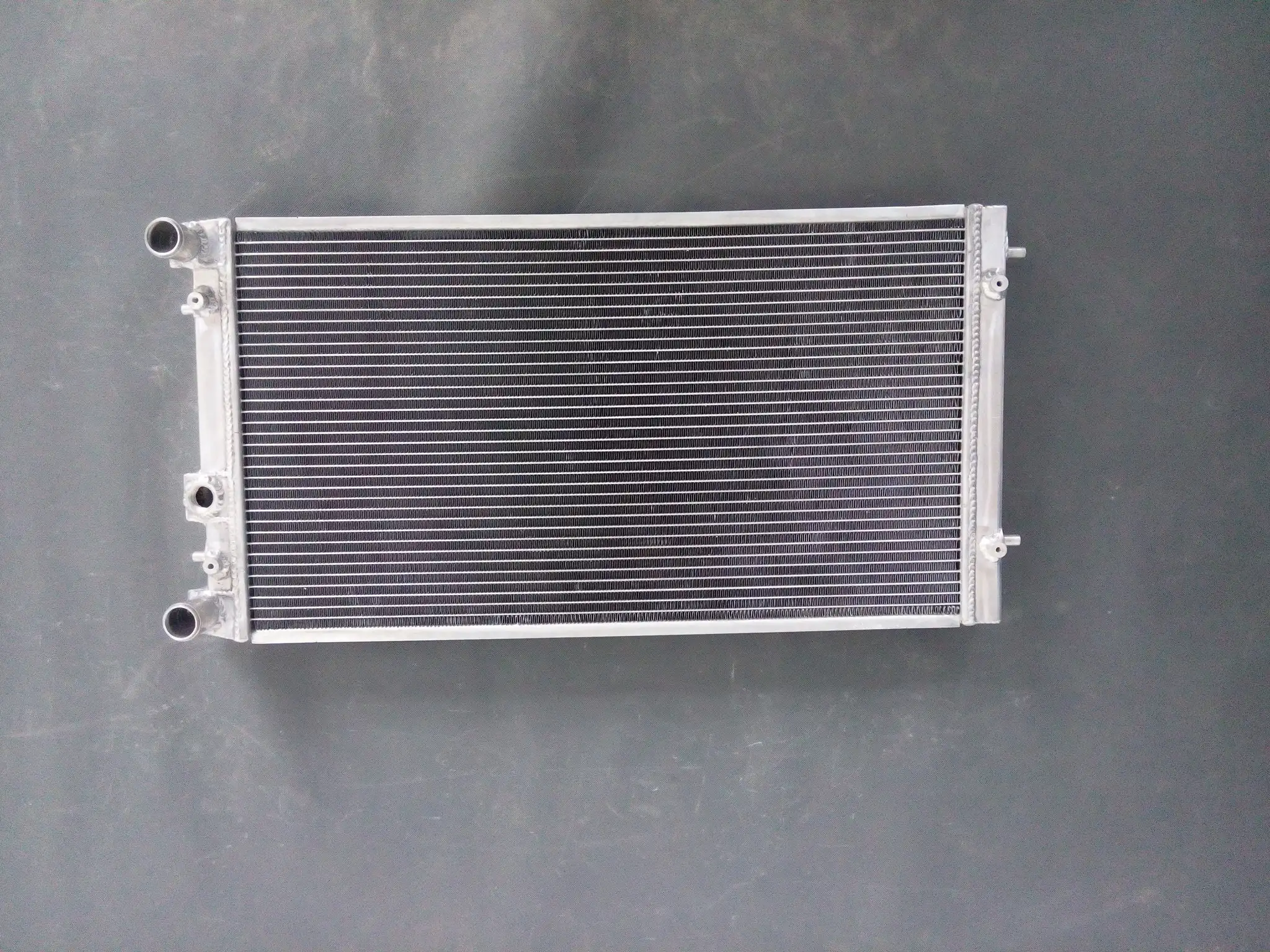 Aluminum Radiator for Volkswagen Beetle 4CYL 1.8L 1.9L 2.0L 5CYL 2.5L MT 1998-2008 1999 2000 2001 2002 2003 2004 2005 2006 2007