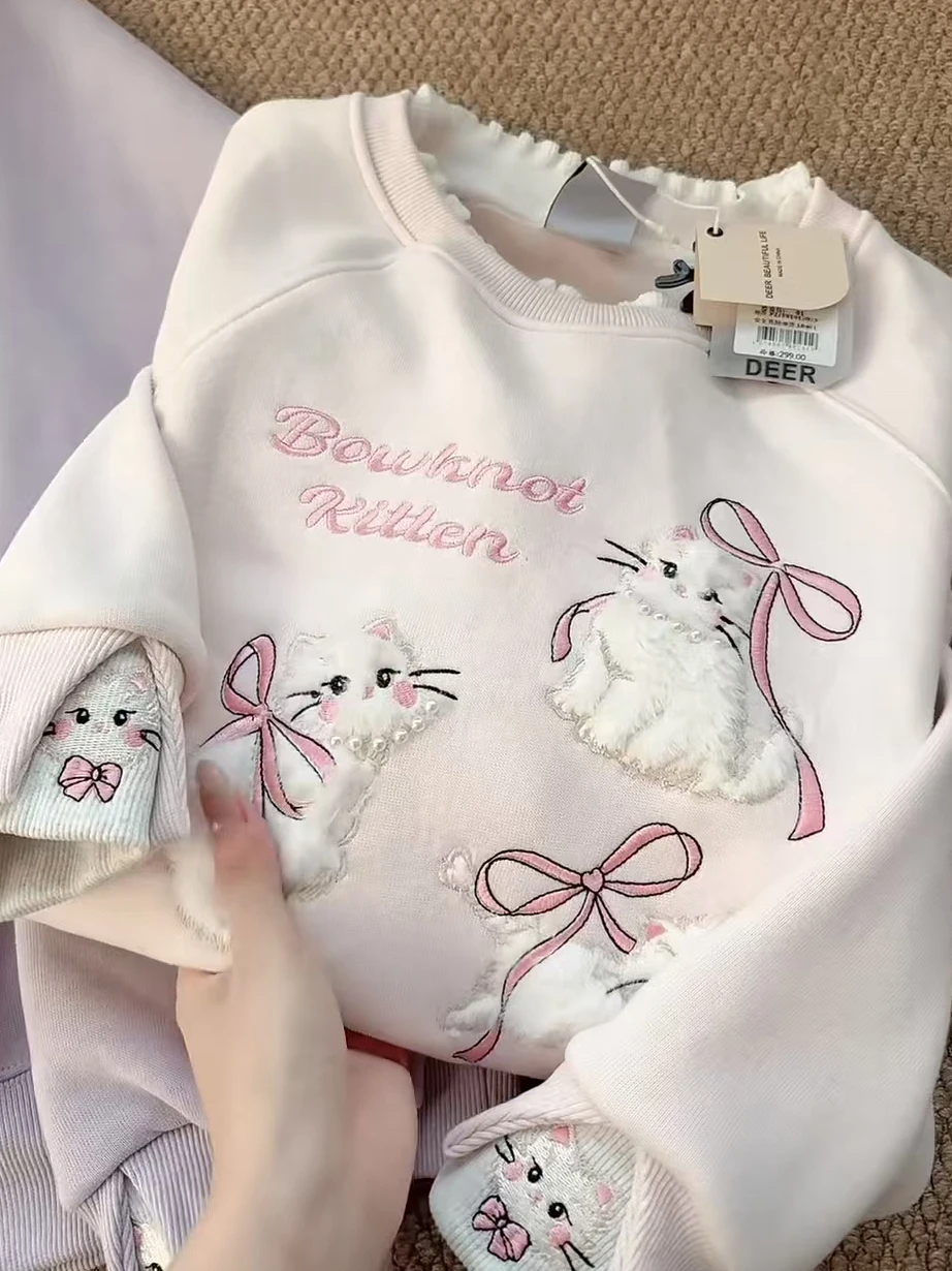

Женский свитшот Sweet Girl с объемной вышивкой, круглым вырезом, осенне-зимний, утепленный, свободного кроя, универсальный, омолаживающий эффект