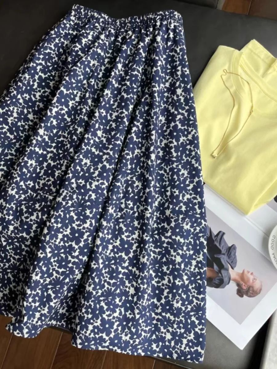 Blauer Blumen-A-Linien-Rock für Damen, Frühling und Herbst, dünn, neu, breite Hüfte, geeignet für Birnen-Körper-Affen-Rock mit hoher Taille