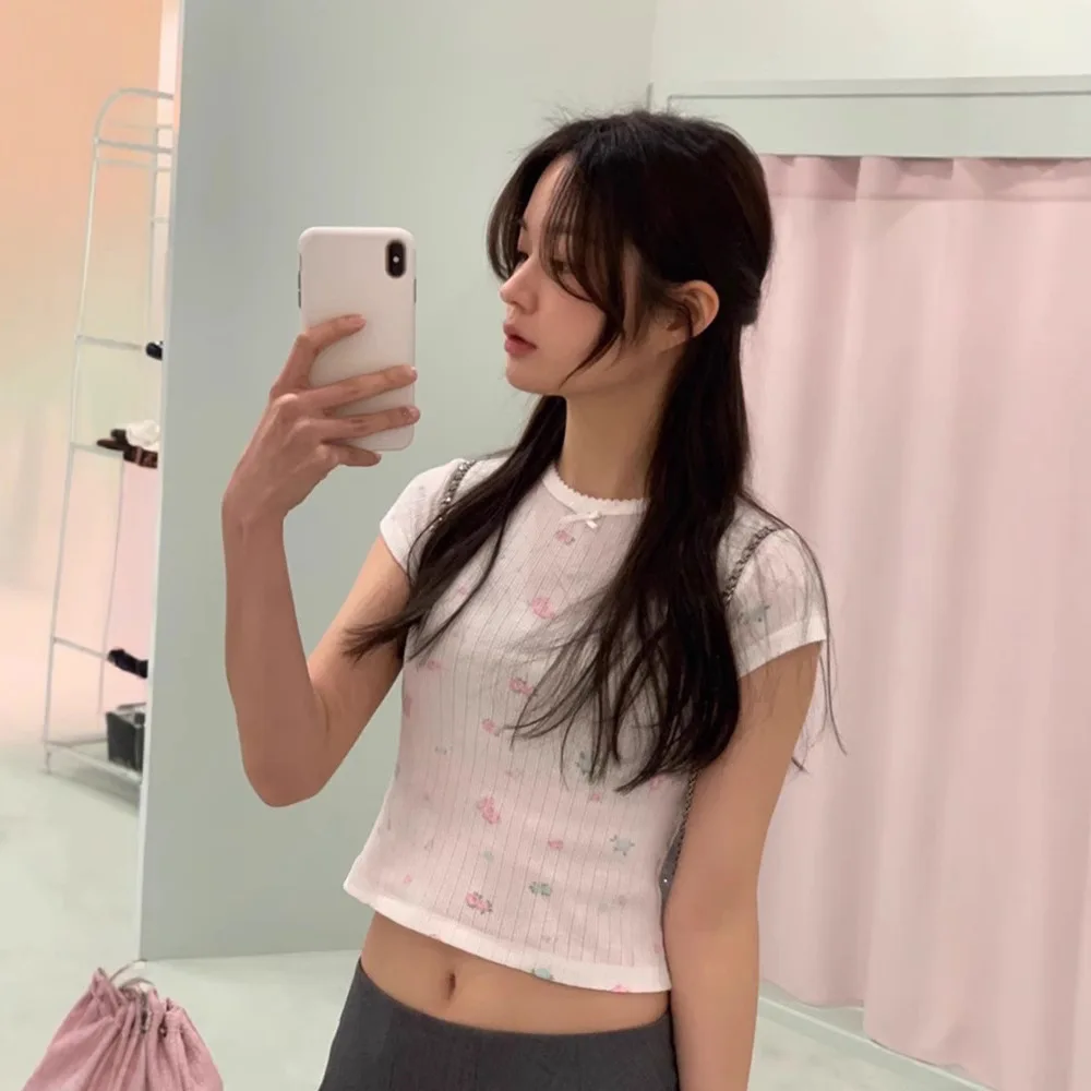 

Thebarnnet Korea Comfortable Spaghetti Strap Short-Sleeve T-Shirt Floral Series for Girls Cute Instagram-Worthy Aesthetic