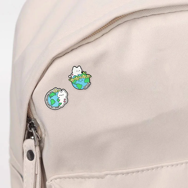 Cute Diamond Cat Metal Brooch Unisex Cartoon Earth Love Pin Badge for DIY Clothes Bags Shoes Hat Scarf T-shirt Jeans Accessories