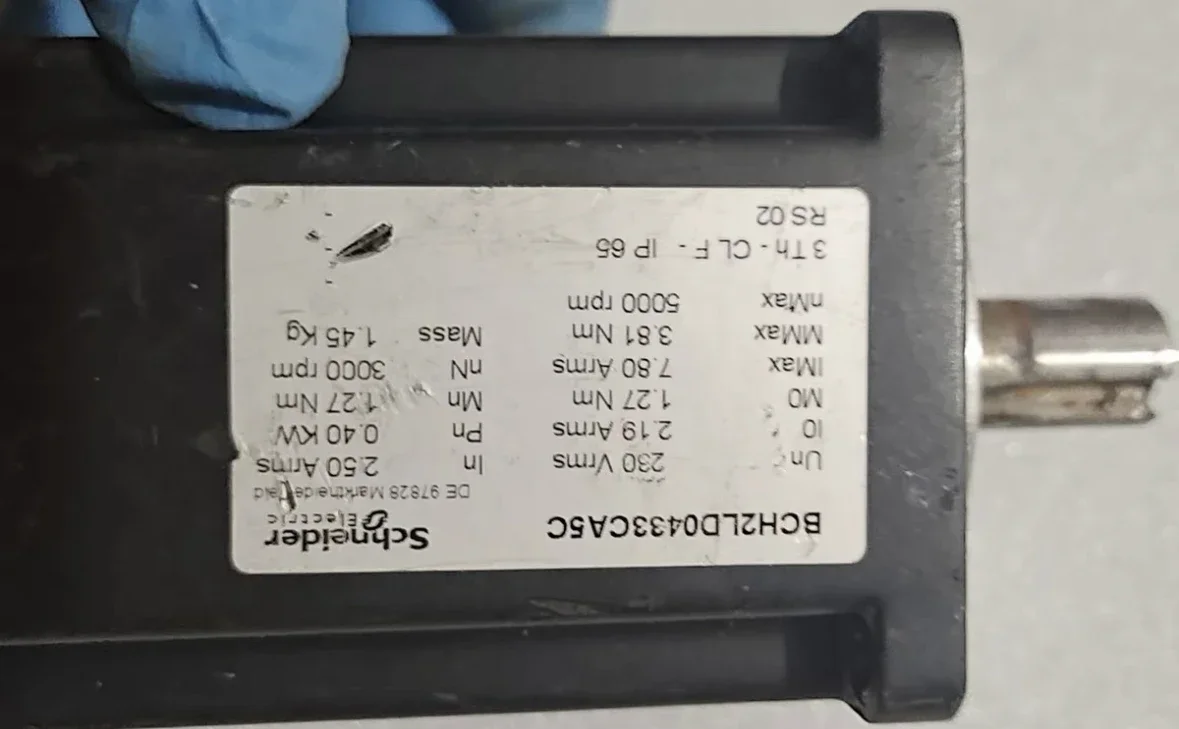 Second-hand servo motor BCH2LD0433CA5C 400W function is normal.