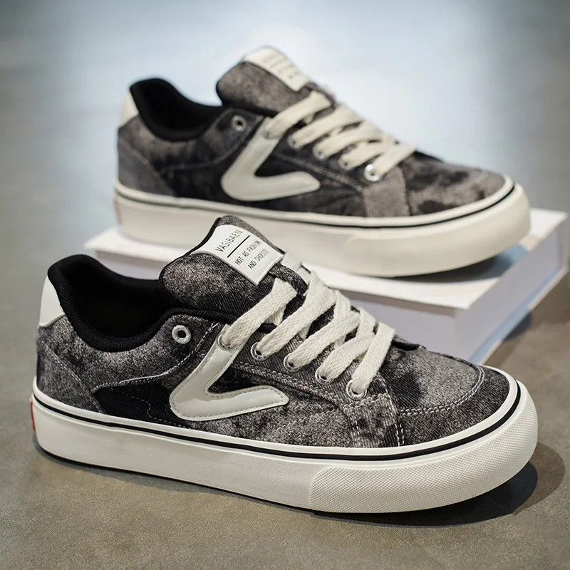 

2025 new men's shoes autumn thick soled skateboard shoes casual versatile bread shoes Korean version trendy sports board shoes