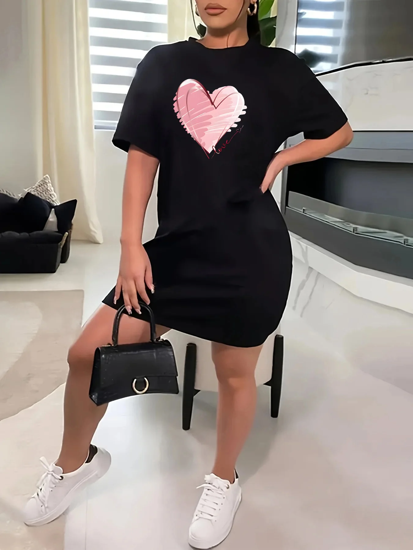 فستان تي شيرت نسائي كاجوال فضفاض بنمط قلب مطبوع برقبة دائرية وأكمام قصيرة
