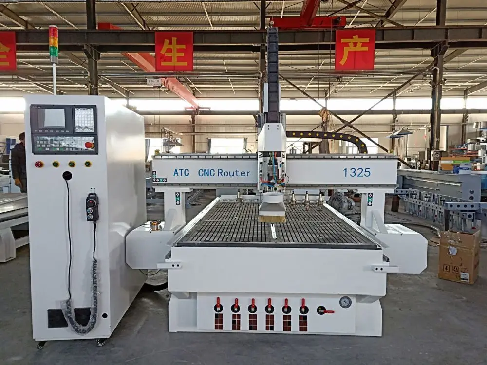 Automatyczna wymiana narzędzi Router Cnc Atc 1325 Rzeźba w drewnie Maszyny do obróbki drewna Cnc na sprzedaż Praca robocza