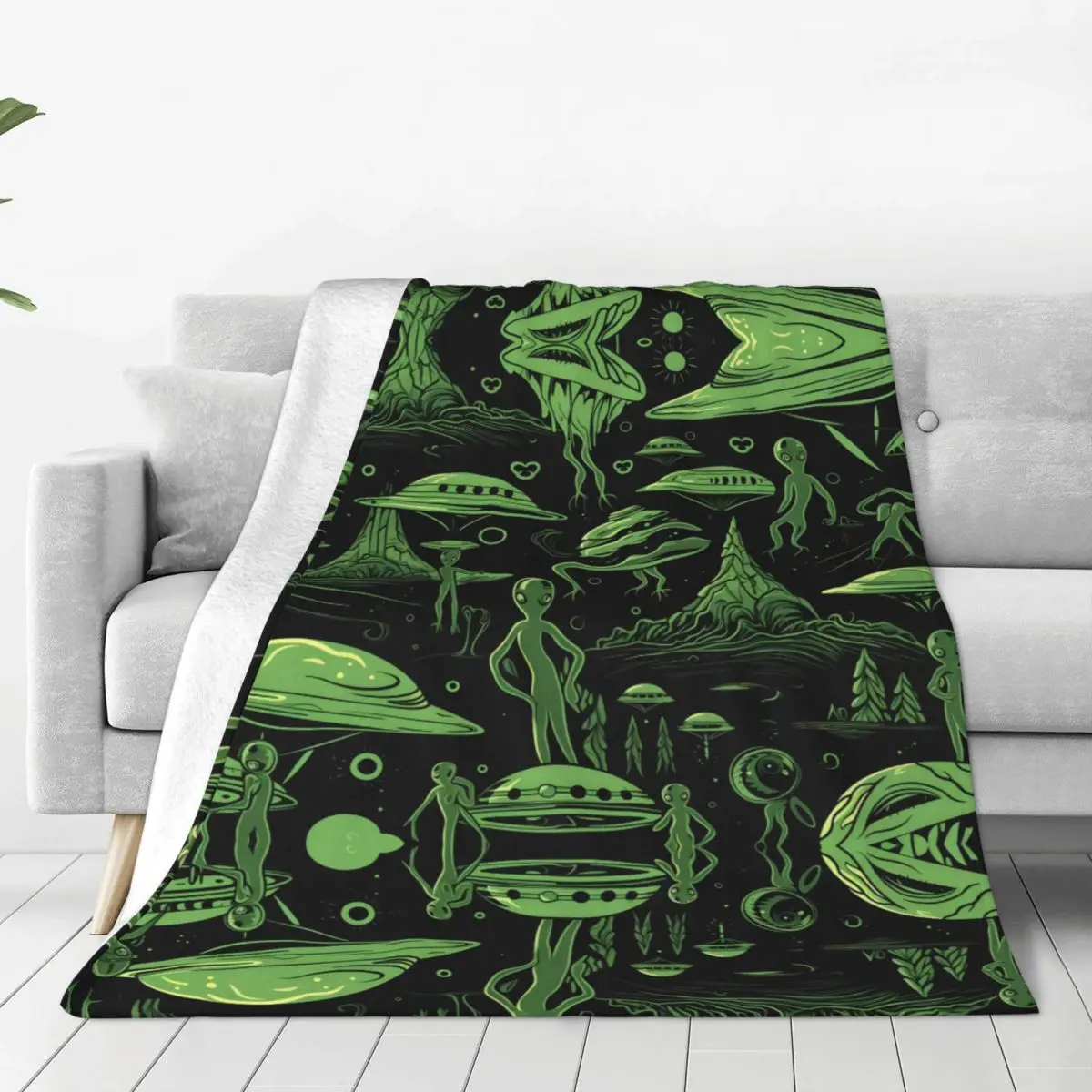 Cozy Green Alien UFO Moon Blanket Accessories Bed Decorative Throw Blanket Warm Fleece for Travel