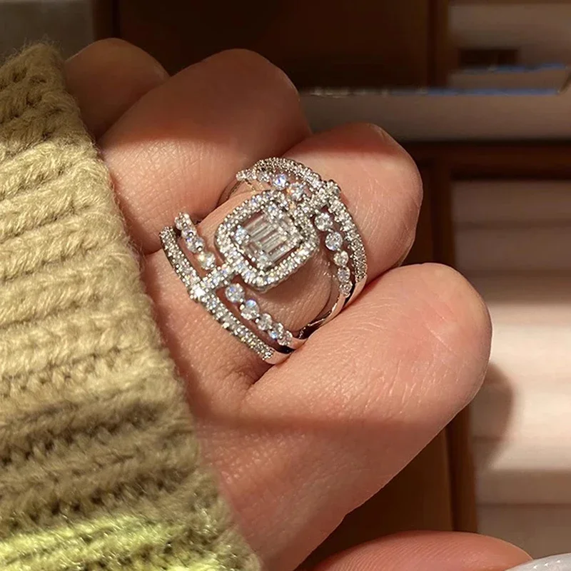 Huitan Bright Opulent Rings for Wedding Gentle Graceful Temperament Jewelry with Dazzling Cubic Zirconia Attractive Accessories
