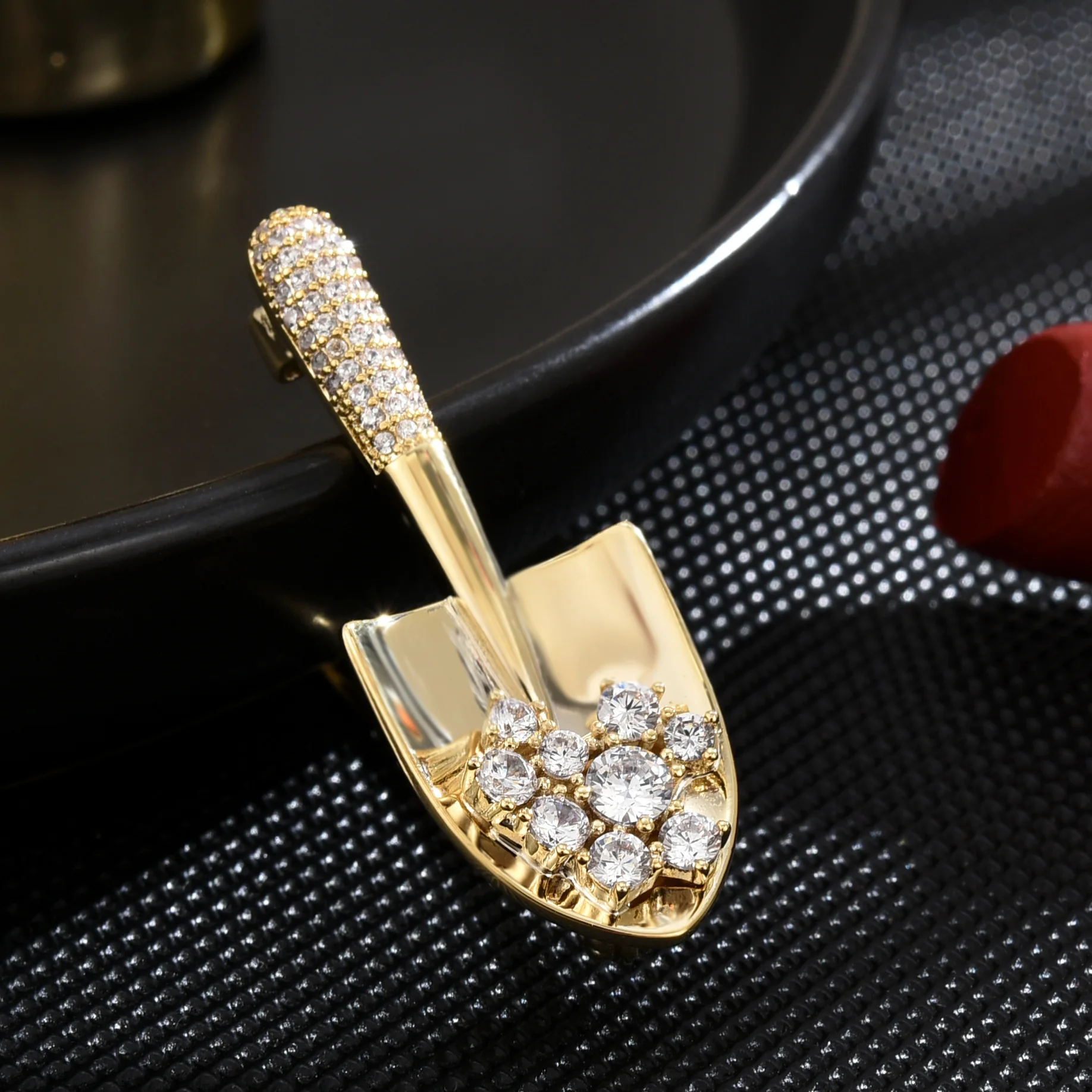 Women Girls Elegant Gold Color Crystal Shovel Brooches Pins Classic Small Size Creative Badges Corsage Party Wedding Buckle