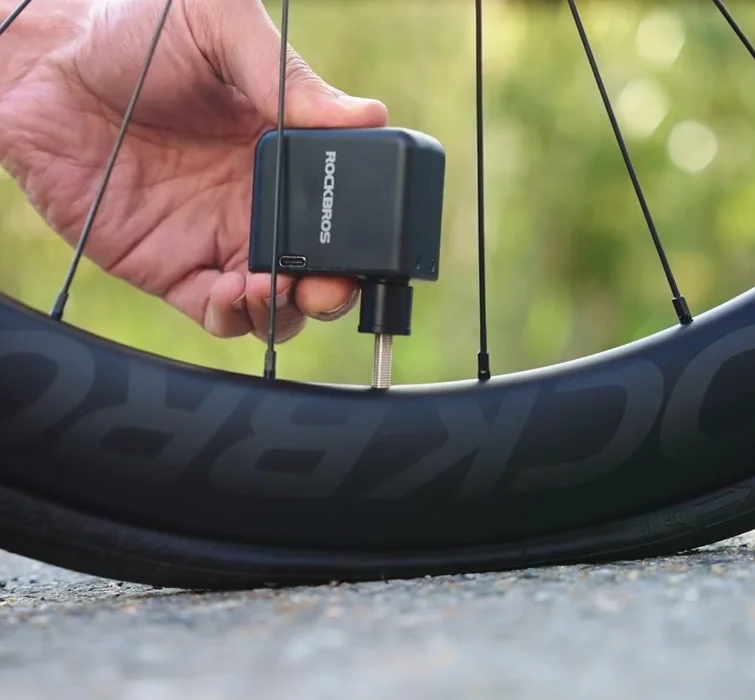 

ROCKBROS Bicycle Electric Air Pump Portable 100PSI Rechargeable Compressor Bike Tire Inflator US FR nozzle Cycling Inflator Pump