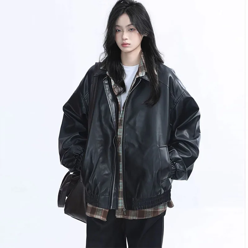 เสื้อแจ็คเก็ตหนังเทียมสไตล์เรโทรสำหรับผู้หญิง แขนยาว ซิปหน้า เหมาะสำหรับฤดูใบไม้ผลิและฤดูใบไม้ร่วง เสื้อโค้ทหนัง PU สำหรับผู้หญิง