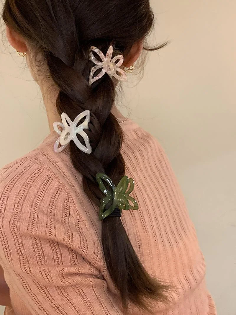 

Shark clip with butterfly motif for half-up hairstyles Claw-style design small hair clip Hair accessory for women