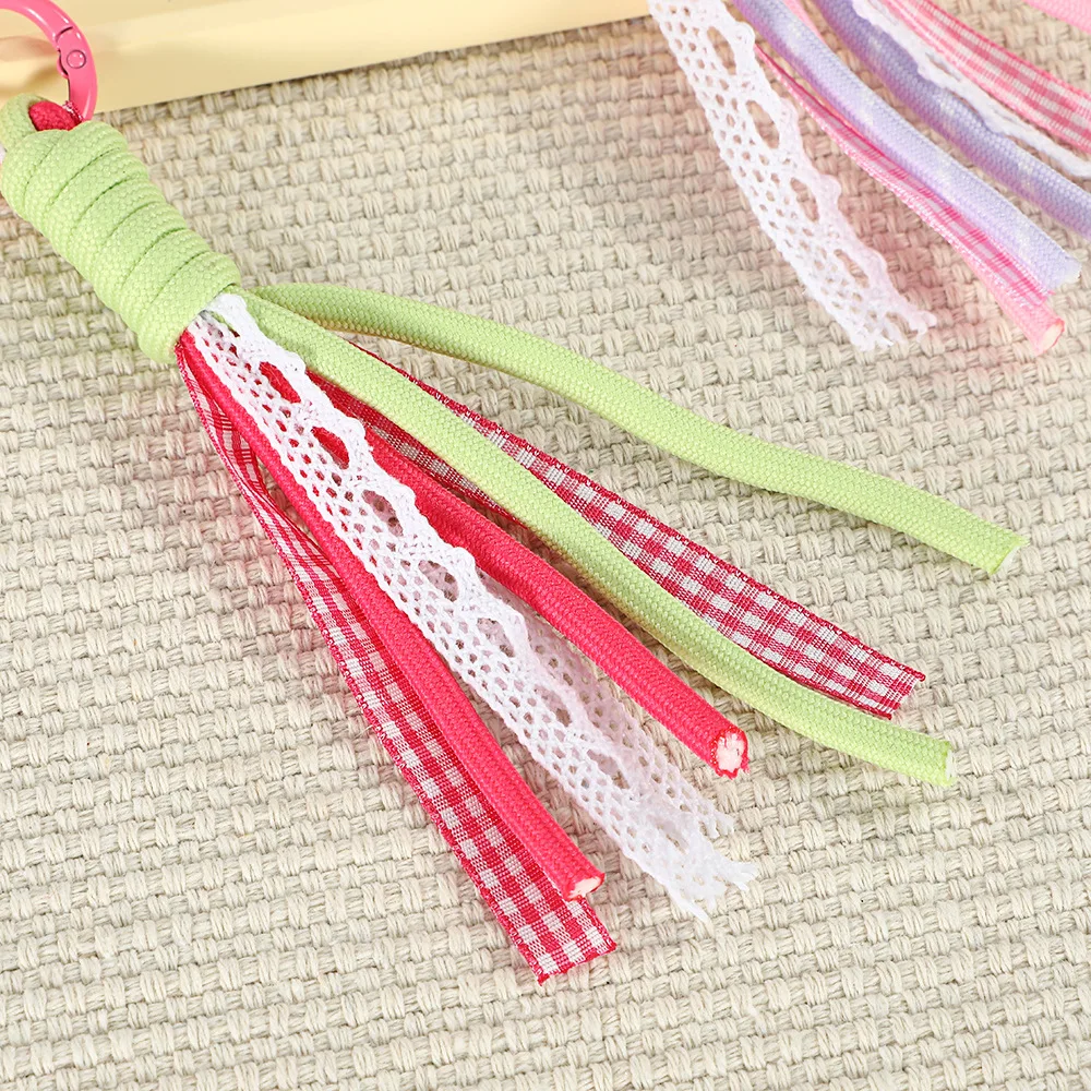 Short lanyard with lace tassels for bags and Water cup buckle, a dopamine-inducing phone strap, a unique and fresh keychain