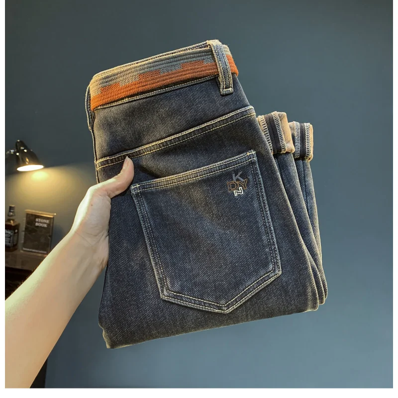 

Плюшевые джинсовые мужские джинсы 2025 года, модные новые зимние теплые маленькие ноги, облегающие модные мужские брюки с узором