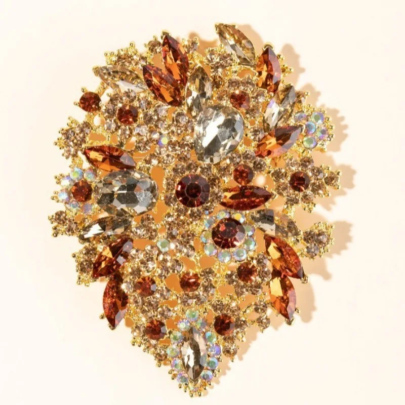 Designer fashion gold plated brooch pin with sparkling gemstone ladies brooch novelty elegant beautiful luxury vintage