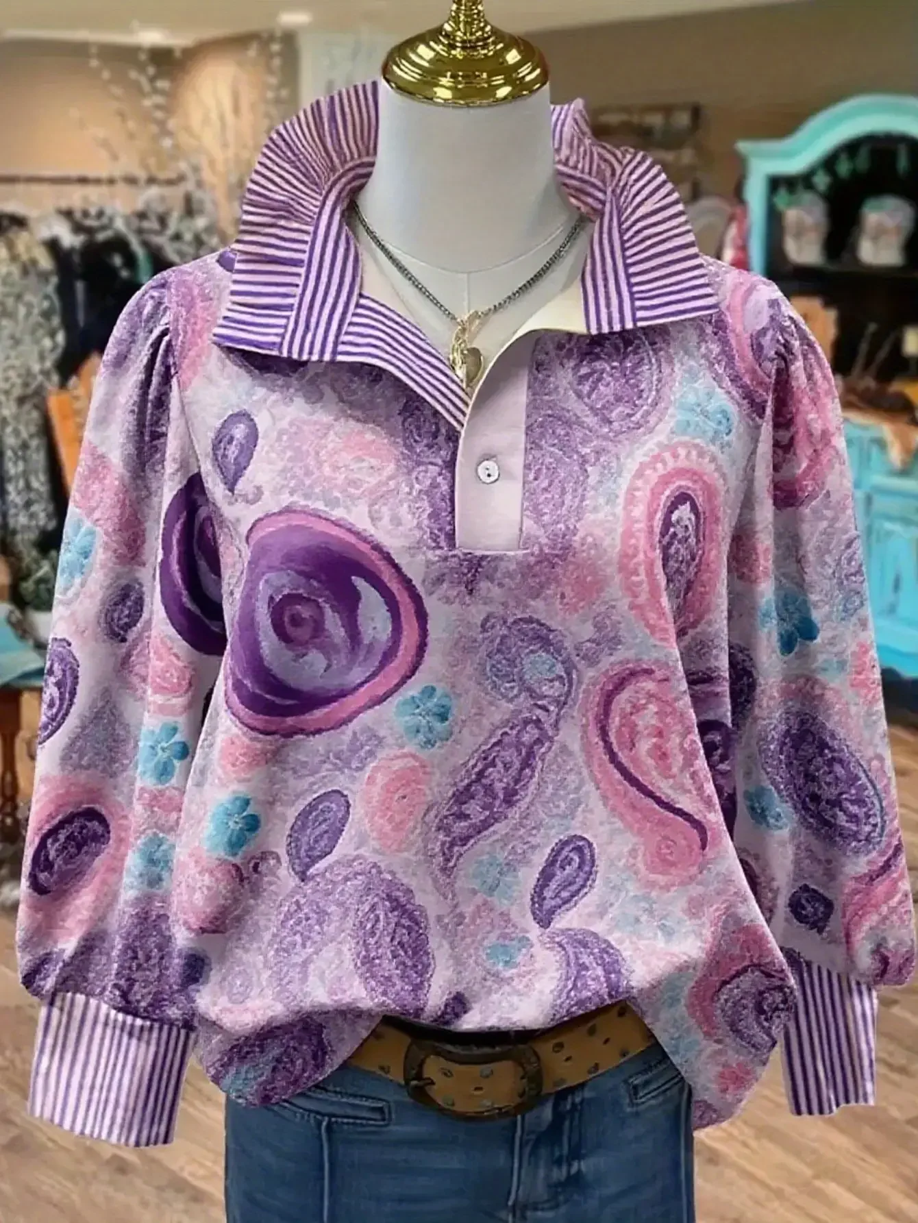 Fashionable women's clothing, featuring 2D flat printing and a casual long sleeved button up shirt,