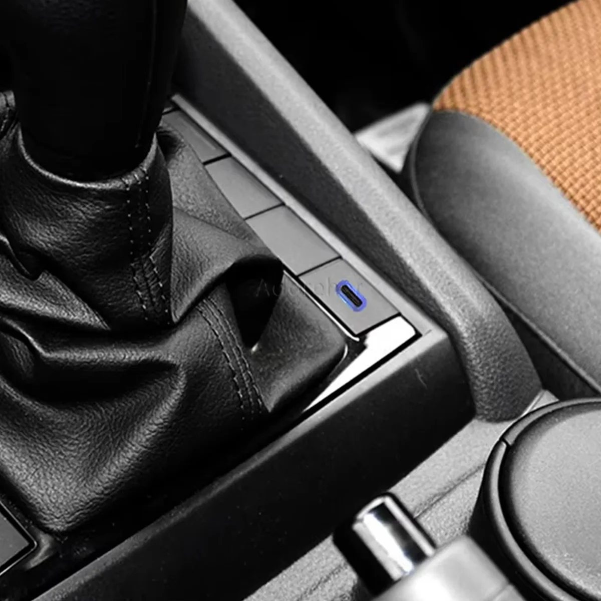Picture 7: Car Charger Socket Single Port QC3.0 USB PD Type-C Charging Outlet Power Adapter for VW Amarok 2010-2022 2012 2013 2014 2015