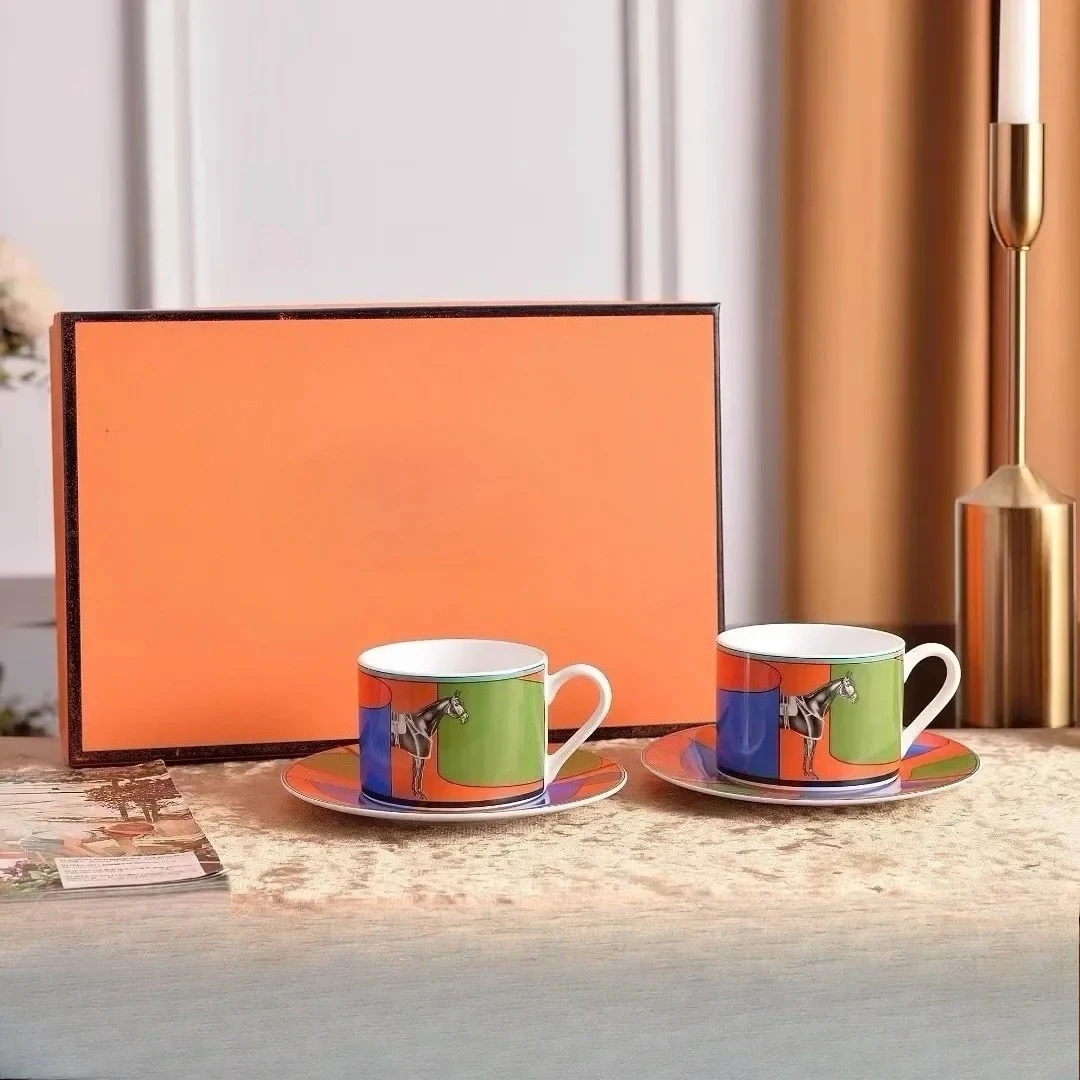 

Luxury Classic Style War Horse Series European Retro Coffee Cup Cup Disc Palace Hotel Home Furnishing Set