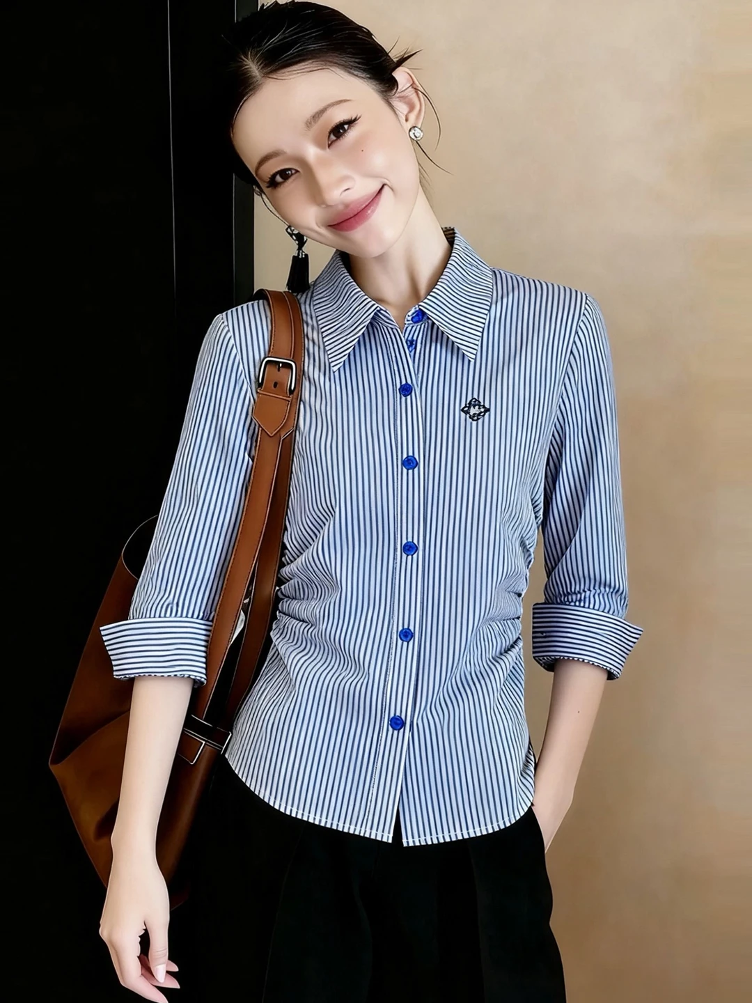 

College Sle Women's Long Sve Striped irt Spring 2026 New Stand Collar Waist Cinched Anti-Aging Faionable Commute Top