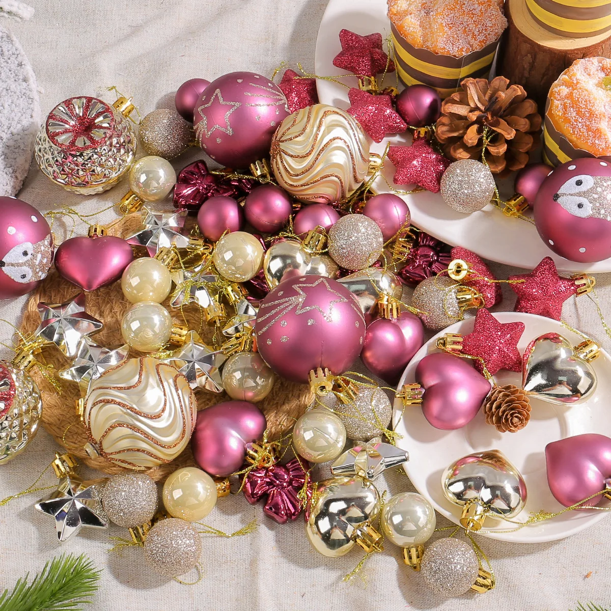 65 قطعة من زينة كرة عيد الميلاد مع صندوق هدايا زينة عيد الميلاد وحلي الحفلات مجموعة كرات ملونة زينة شجرة عيد الميلاد