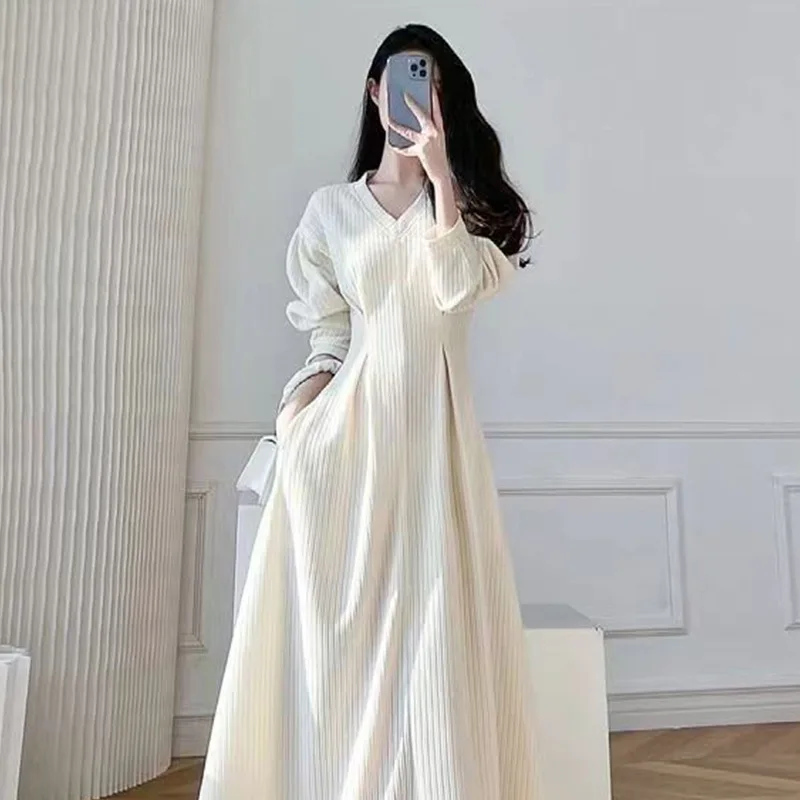 

Women White V-neck Hepburn French Dress Spring Autumn New Style Thin Vintage Temperament Goddess Fan Long Dresses