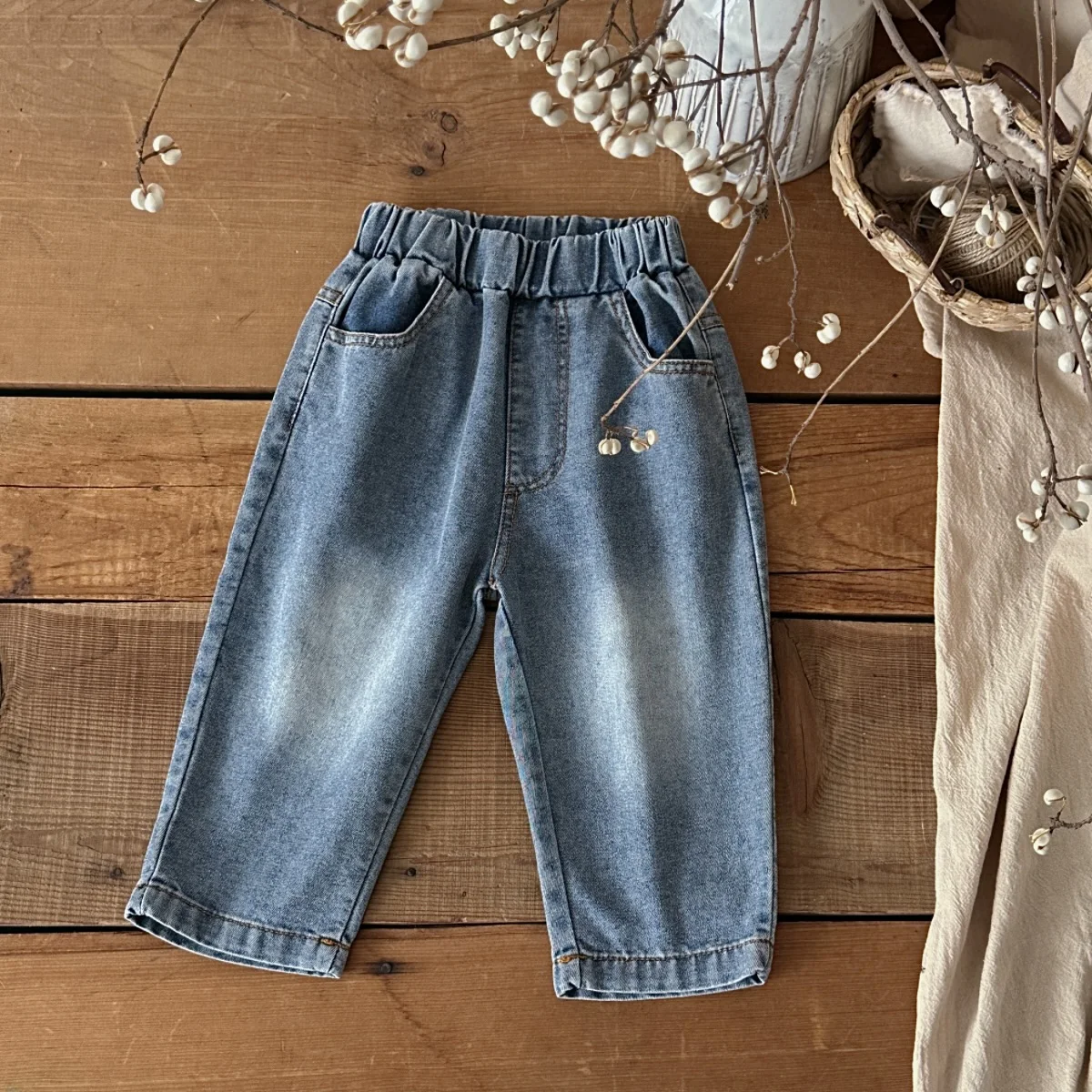 Baby-Jeanshose für Kleinkinder, Jungen und Mädchen, mit elastischem Bund, lockerer, gerader Schnitt, Freizeit- und Alltagskleidung für Kinder. – Detail 2