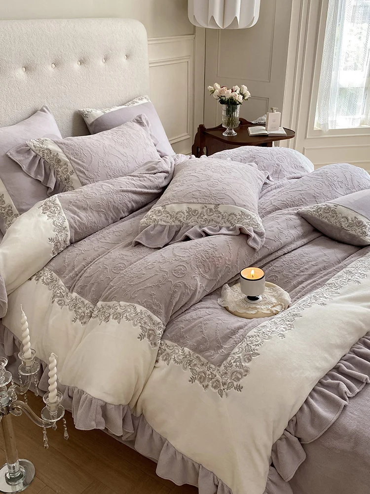 

Thickened Carved Milk Velvet Four-Piece Set Princess Style Embroidered Plush Coral Velvet Duvet Cover Bed Sheet Luxury Winter