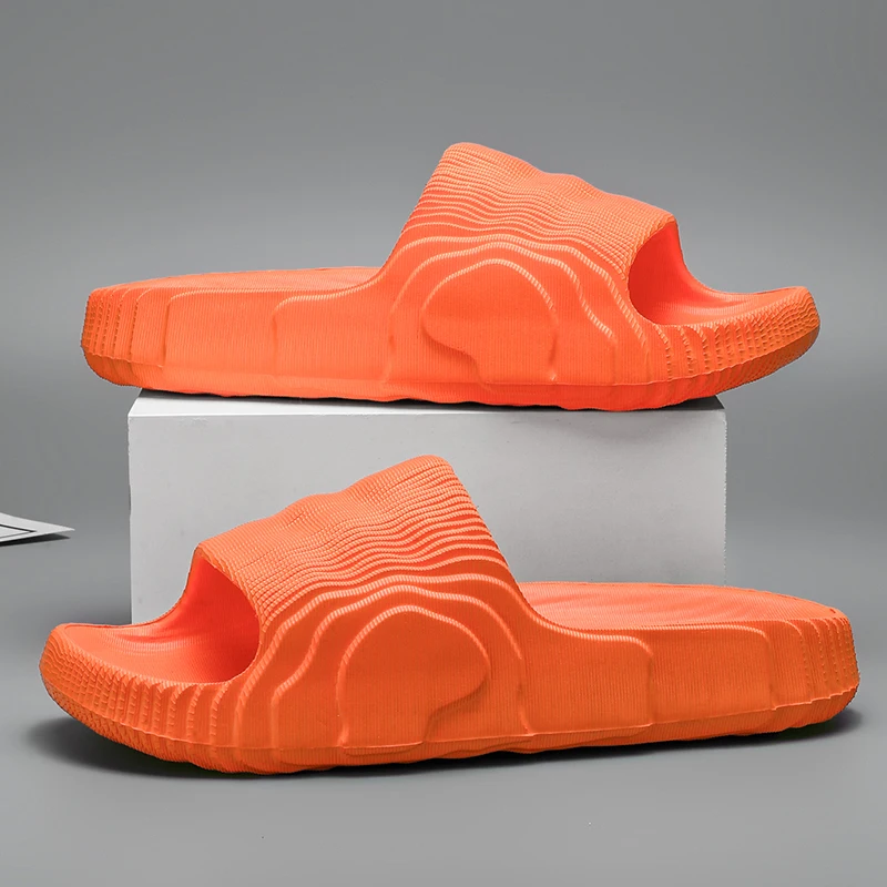 شبشب منزل رجل أحذية الصيف الرجال الصنادل الصيفية الرجالية الأصلية شبشب رجالي رجل فاخر 2025 أحذية الذكور أحذية رياضية سحابة