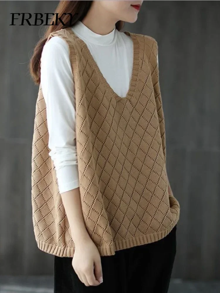 Women\'s Vest Autumn Loose Knitted Undershirt Vintage V-neck Hollow Solid Color Vest Sweater Harajuku Sleeveless Sweater Jumper