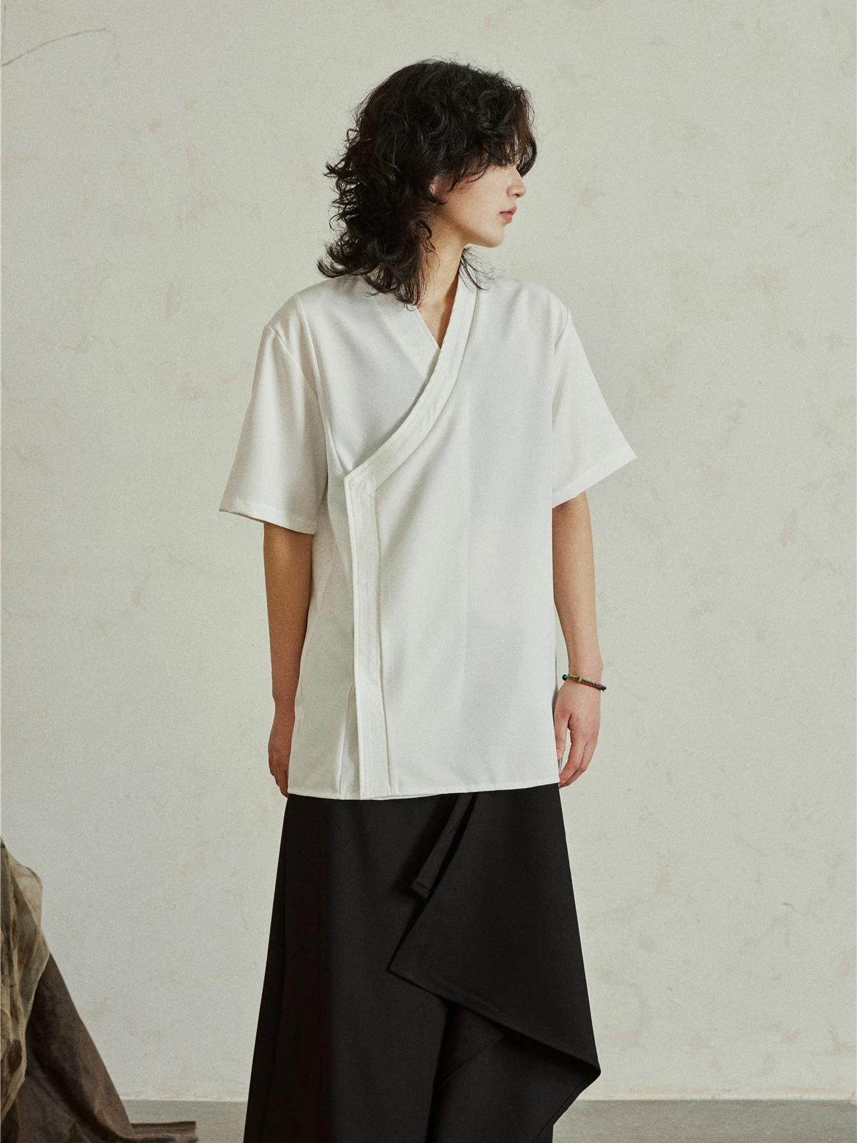 

Sunyvonne Chinese Style Short Sleeve Shirt Casual Loose Fit V-Neck Hidden Button Design Original Design Polyester Fiber