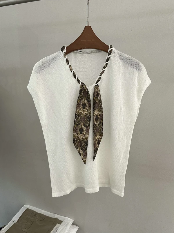 

Элегантная трикотажная футболка из ледяного шелка без рукавов с круглым вырезом для женщин: комфорт и модный стиль на весну-лето