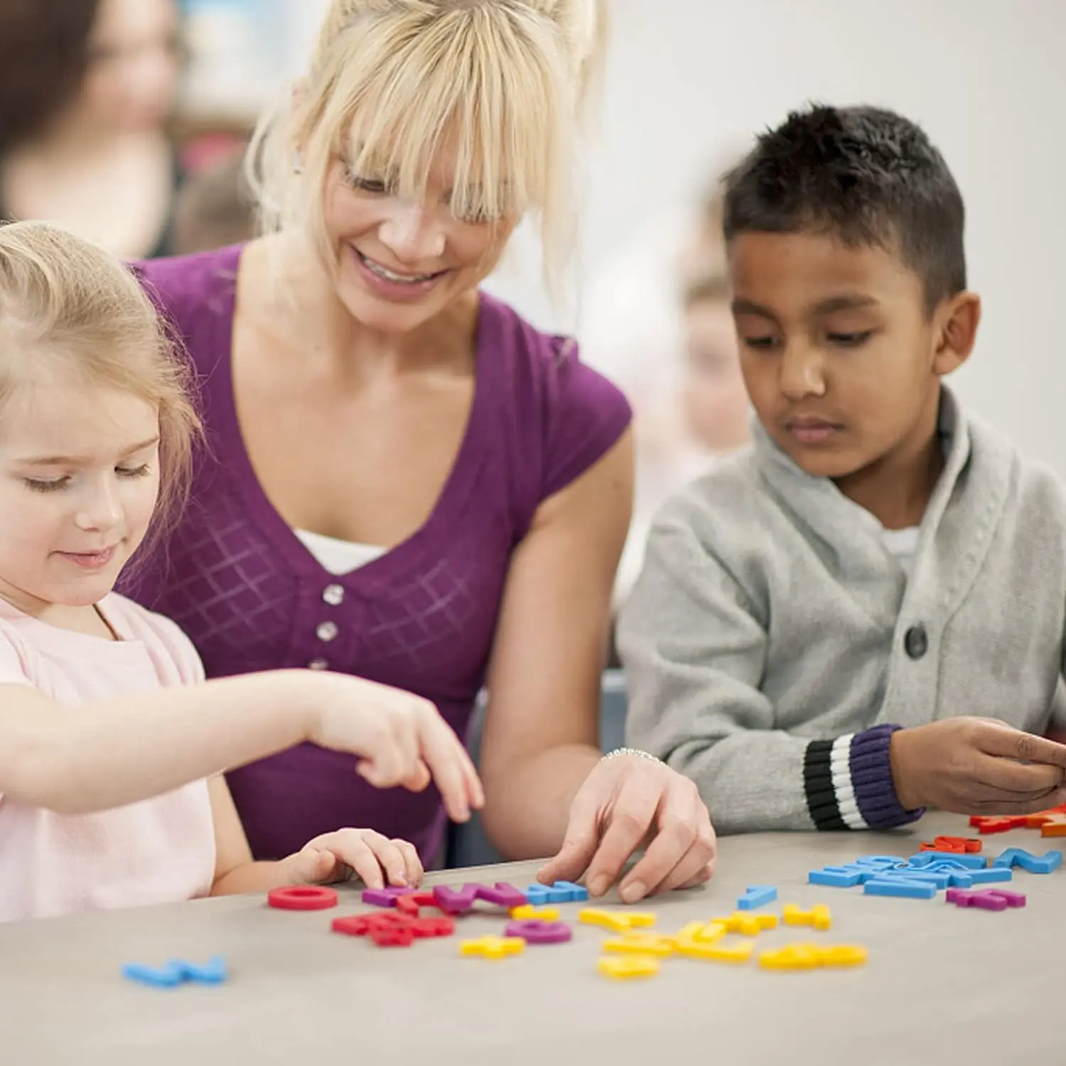 子供のためのフォーム文字,英語,アルファベット,セルフ学習,幼児教育玩具,DIY,卸売り,混合色,1000個