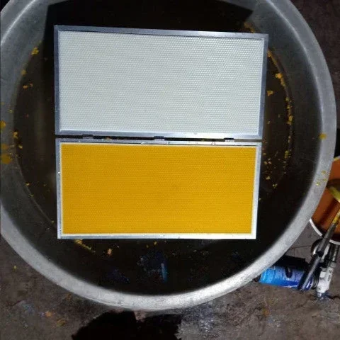 

Hand Pressure Beeswax Foundation Sheet Making Machine Wax Comb Embosser Mill Machine for China Italian Bee Beekeeping Equipment