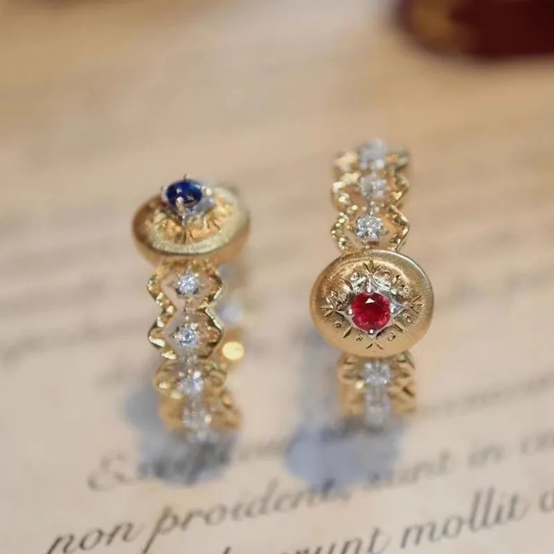 925 Sterling Silver S925 Ring Hollow Lace Design Two Tone Gold Inlaid Shiny Diamond Red Corundum Color Gem Ring For Party Dating