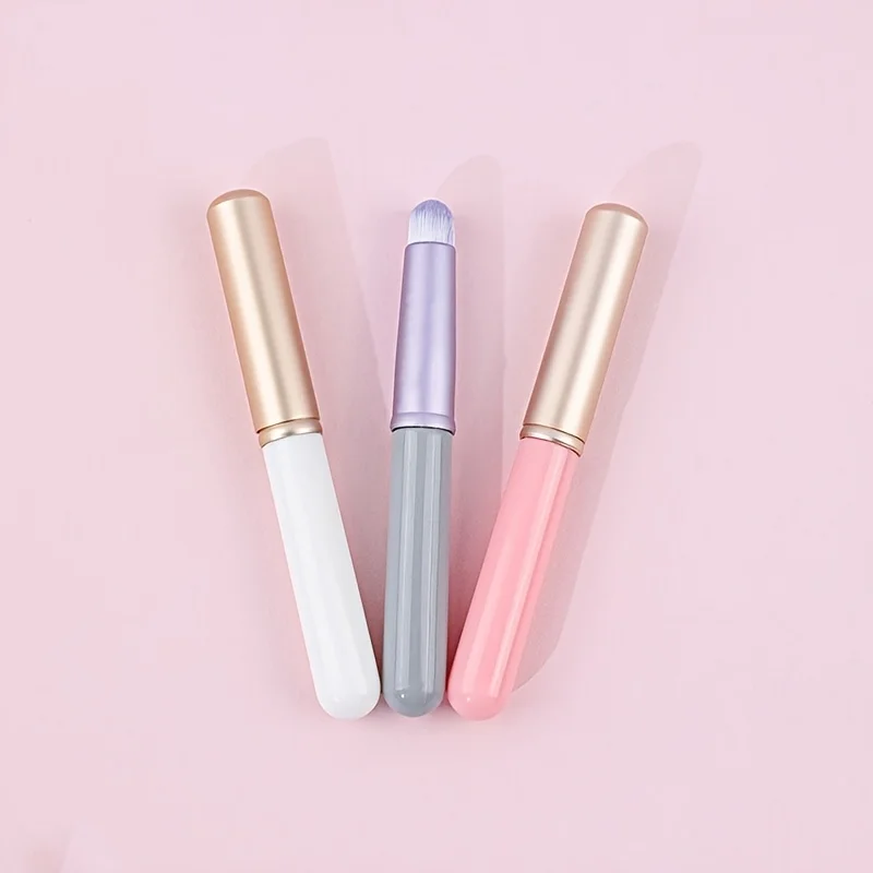 캡이 있는 전문적인 둥근 끝 립 브러쉬, 휴대용, 모든 피부 타입에 적합하며 립스틱, 컨실러를 바를 수 있습니다.