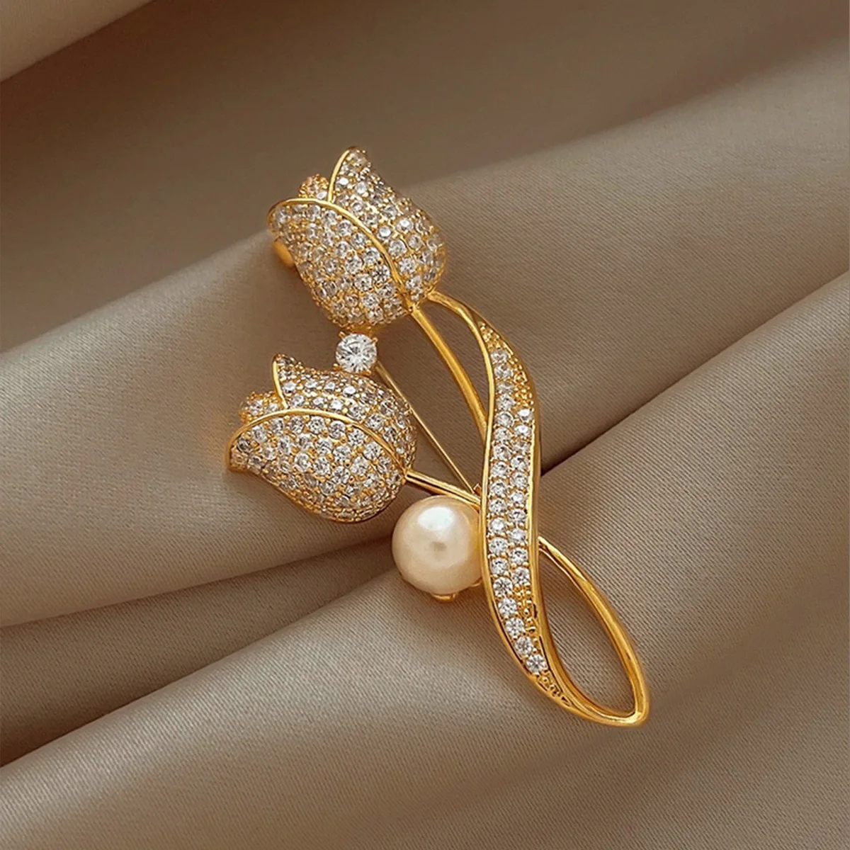 1PCS New Tulip Flower Golden Brooch Elegant Design Sense Rose White Stone Jewelry Luxury 2024 High Quality