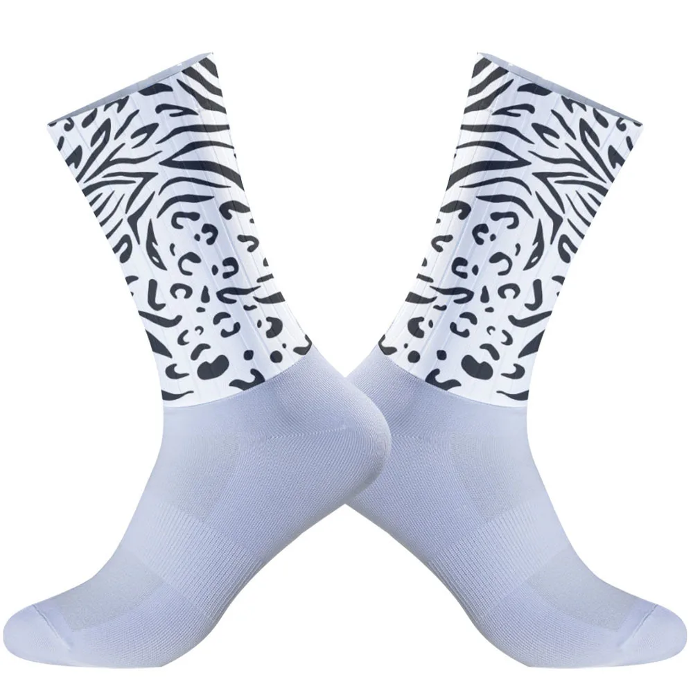 

2025 Новые ультратонкие дышащие велосипедные носки для летних прохладных и противоскользящих каблуков, специально разработанные для гонок на шоссейных велосипедах.