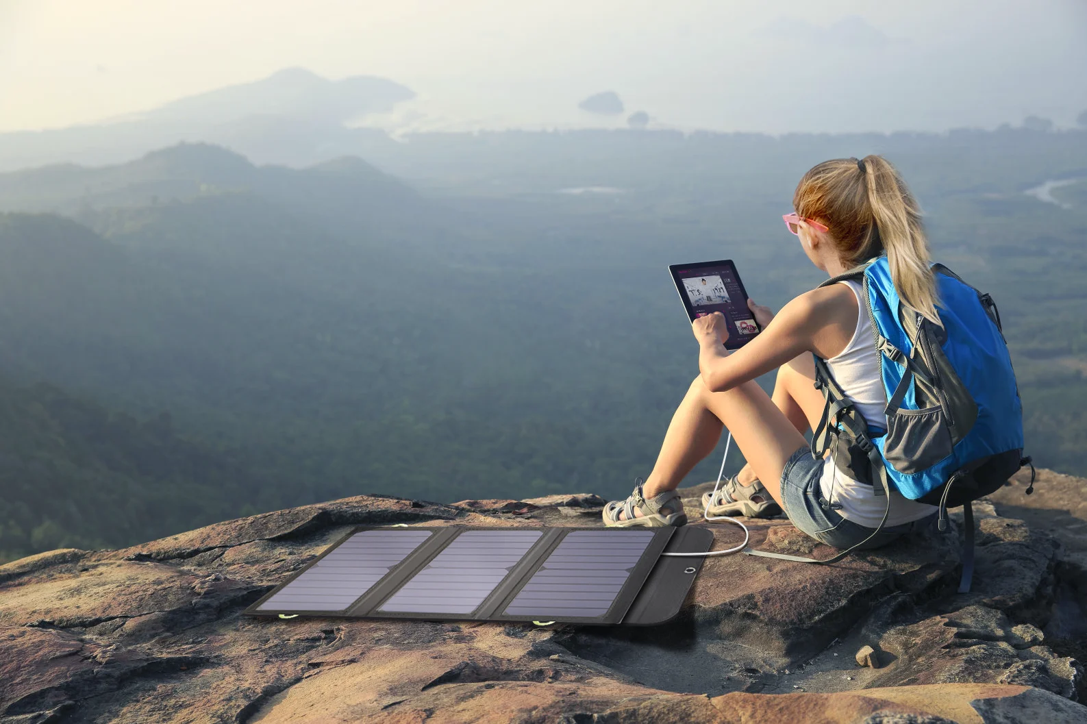 21W Solar Charger, Portable Solar Panel，Outdoor Emergency Backup Power for Camping IPhone GoPro IPad Huawei