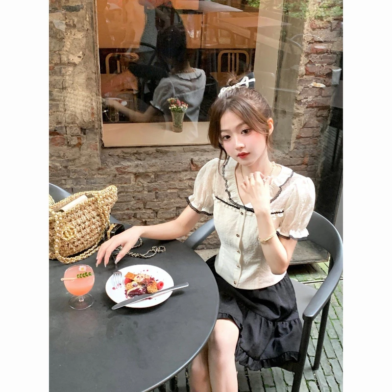 

New Niche Girl Upstart Chic and Beautiful Shirt with Ruffled Short Sleeves V-neck for Women in Summer
