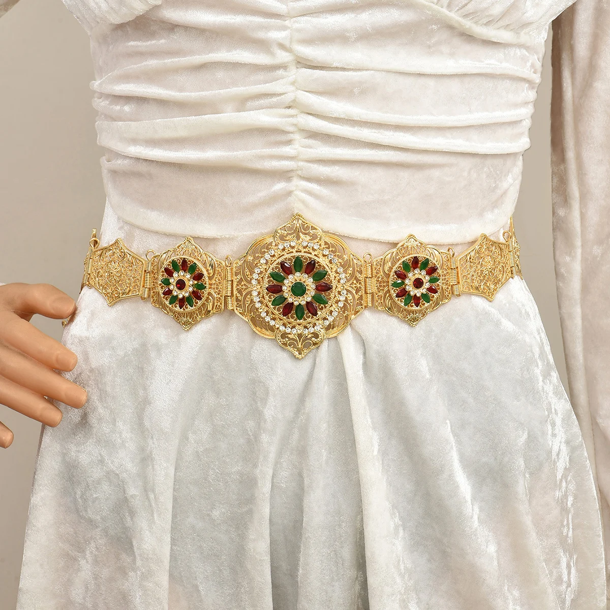 

Luxurious Bride's Golden Belt With Flower-Shaped Gemstone Inlays And Finely Engraved Algerian Traditional Jewelry Dress Waistban