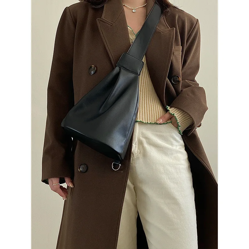 

Trendy Unisex Bucket Crossbody Bag Stylish Simple Design Chest Sling Pouch Modern Urban Commuter Shoulder Bag for Everyday Carry