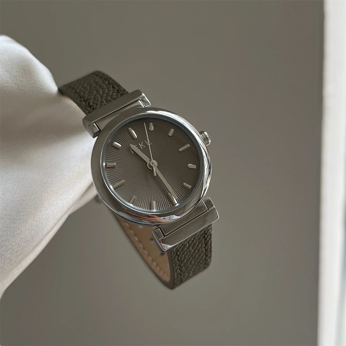 High-End Grey Dial Women'S Luxury Watch, French Style, Simple Elegance, Exquisite And Beautiful Timepiece, Watch Accessory.