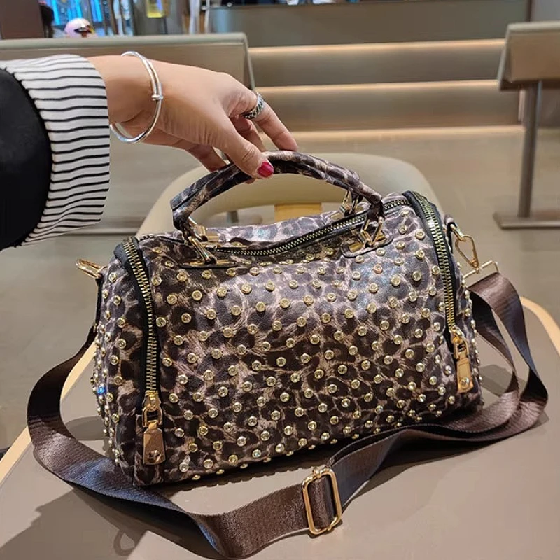 

Leather Women Handbags Fashion Boston Large Capacity Rivet Shoulder Crossbody Tote Bag Luxury Designer Handbag Messenger Ita Bag